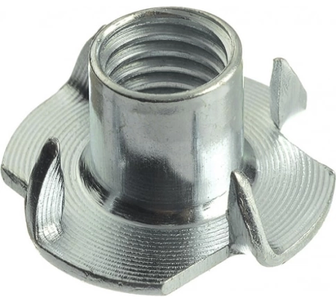 Гайка крыльчатая врезная DIN1624 фото 1